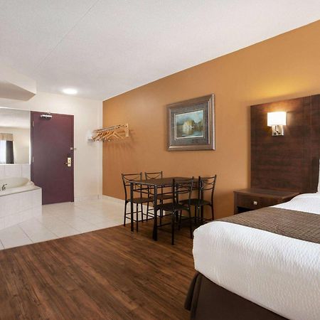 Days Inn By Wyndham Leamington Ngoại thất bức ảnh